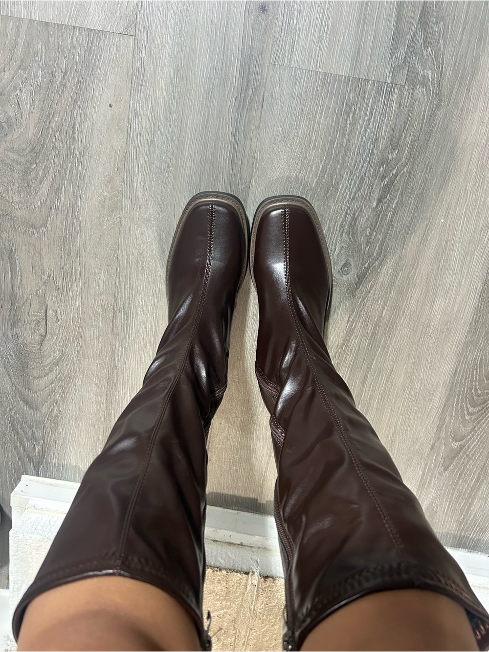 Woman’s chocolate brown mid calf boots Sz 40 or 9-9.5w
